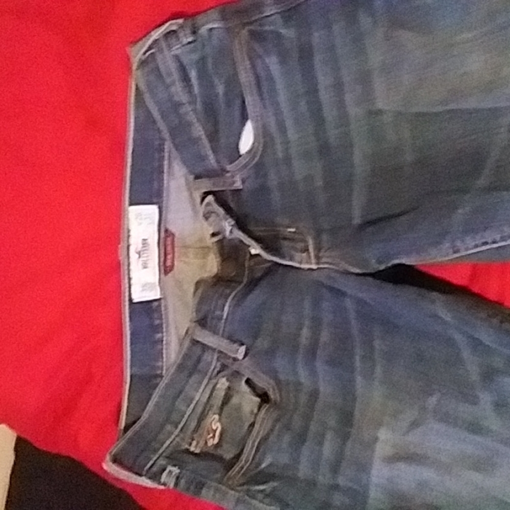 Hollister size 3s